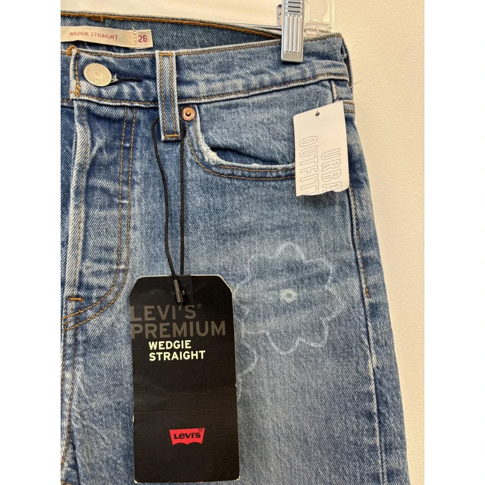 Levis Premium Jeans Womens 26 Blue Wedgie Straight‎ Floral Distressed High Rise
